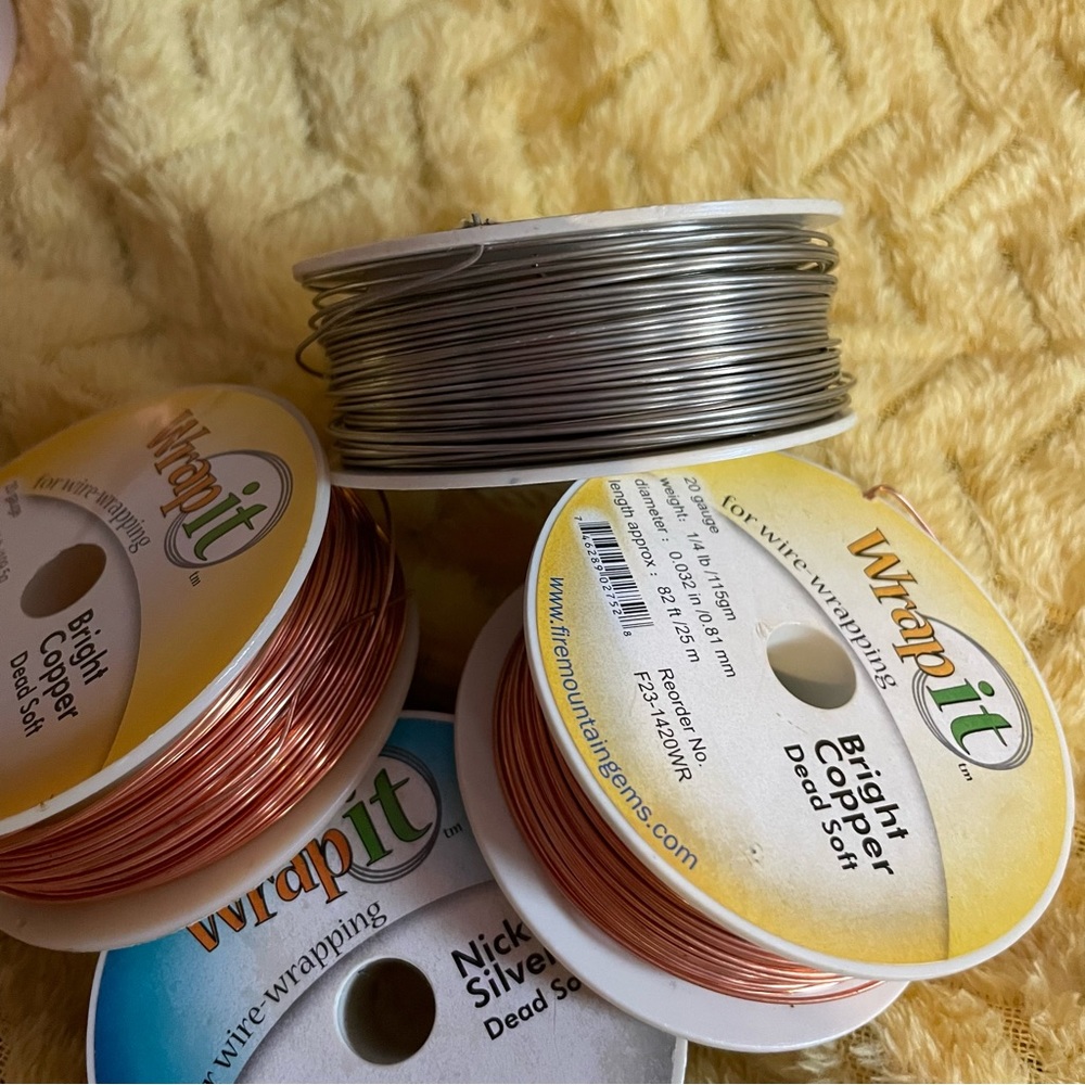 A lot of Wrap it wire wrapping for jewelry making.
